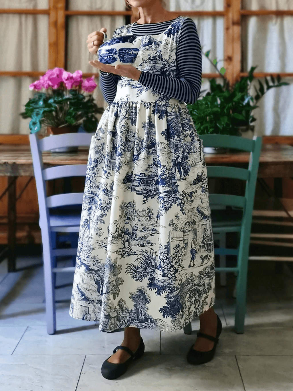 Vintage Toile de Jouy Blue & White Long Apron with Pockets